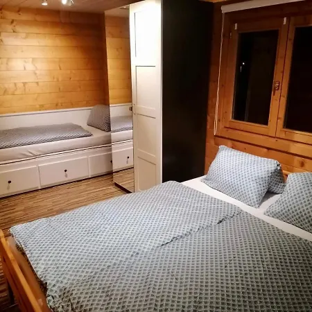 公寓 Haus Riverside *