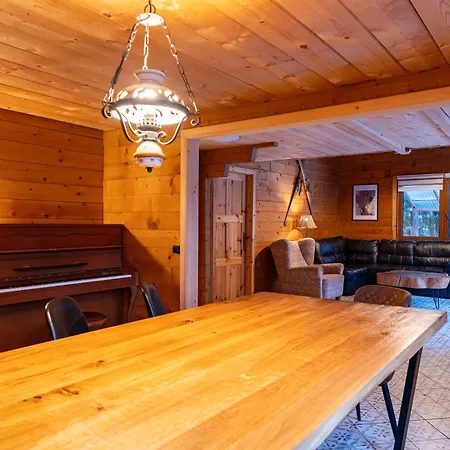 Haus Riverside شقة